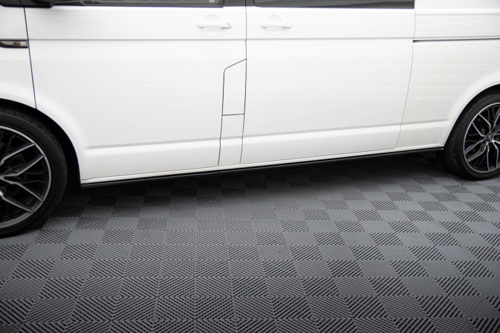 Volkswagen Transporter T6 Long Facelift 2019-2023 Sidoextensions V.1 Maxton Design i gruppen Välj bilmodell / VW / Transporter T6 / Styling hos DDESIGN Scandinavia AB (VW-T6F-LONG-SD1A-BG)