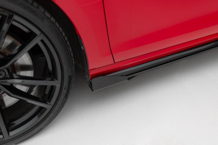 VW Golf MK7 R / R-Line Facelift 2017-2020 Sido Add-on Splitters Maxton Design i gruppen Välj bilmodell / VW / Golf 7 R 12-19 / Styling / Sidokjolar hos DDESIGN Scandinavia AB (VWGO7FRCNC-SRF1G)