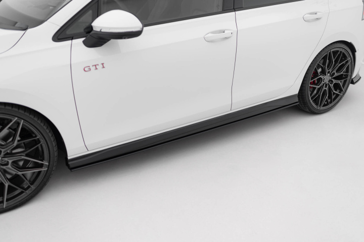 Volkswagen Golf GTI / GTE / GTI Clubsport / R-Line Mk8 2019-2024 Street Pro Sidoextensions V.2 Maxton Design i gruppen Välj bilmodell / VW / Golf 8 GTI 19+ hos DDESIGN Scandinavia AB (VWGO8FGTICNC-SD2BRB)