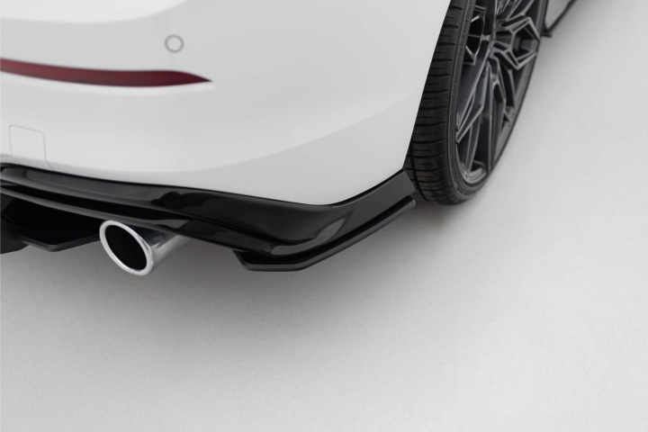 Volkswagen Golf GTI Mk8 2019-2024 Street Pro Bakre Sidoextensions V.2 Svart/Röd Maxton Design i gruppen Välj bilmodell / VW / Golf 8 GTI 19+ hos DDESIGN Scandinavia AB (VWGO8GTICNC-RSD3BRB)