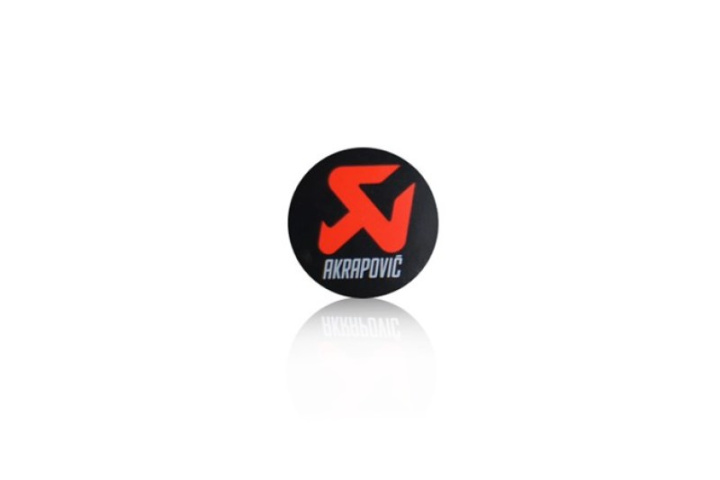 Akrapovic Badge i gruppen Välj bilmodell hos DDESIGN Scandinavia AB (akr800623)