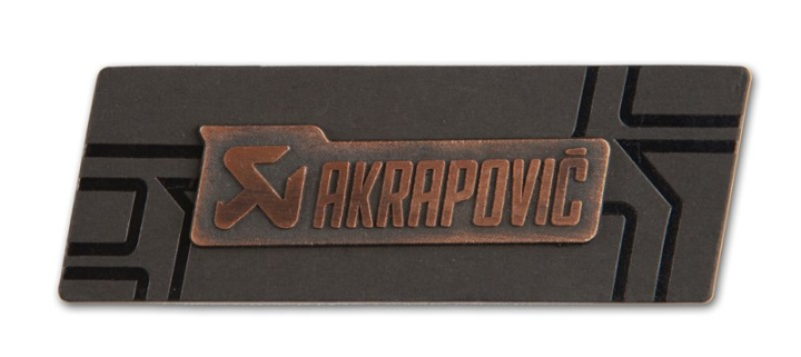 Akrapovic Copper sign badge i gruppen Välj bilmodell hos DDESIGN Scandinavia AB (akr800910)