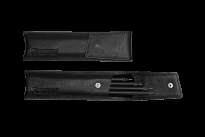 Akrapovic Läder Pencil Case - Svart i gruppen Välj bilmodell hos DDESIGN Scandinavia AB (akr801726)