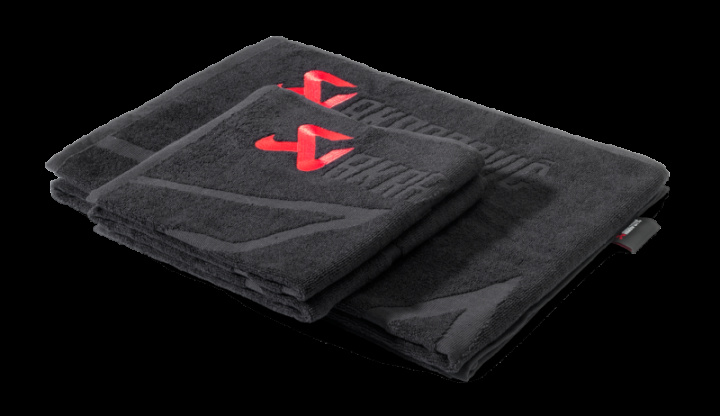 Akrapovic Towel Set - Svart Med Röd Logo i gruppen Välj bilmodell hos DDESIGN Scandinavia AB (akr802310)