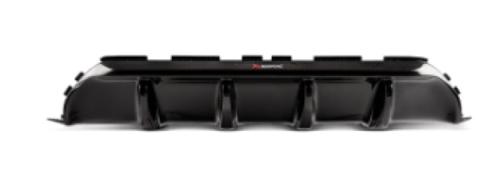 Akrapovic 18+ BMW M5 (F90) Bakre Kolfiber Diffuser - Högblank Med Red/White Akrapovic Logo i gruppen Välj bilmodell hos DDESIGN Scandinavia AB (akrDI-BM-CA-5-G-RS)