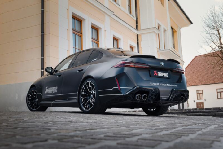 Akrapovic 2025+ BMW M5 G90/G99 Slip-On Avgassystem i gruppen Välj bilmodell hos DDESIGN Scandinavia AB (akrS-BM-T-37H)