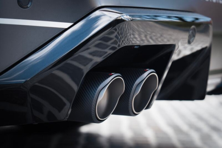 Akrapovic 2024+ BMW M5 (G90,G99) Round Kolfiber Ändrörssats i gruppen Välj bilmodell hos DDESIGN Scandinavia AB (akrTP-CT-78)