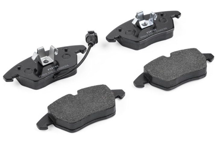 Audi A3/A3 Quattro 2006-2013 / Volkswagen GTI 2006-2014 Bromsbelägg Advanced Street Fram APR i gruppen Välj bilmodell hos DDESIGN Scandinavia AB (aprBRK00038)