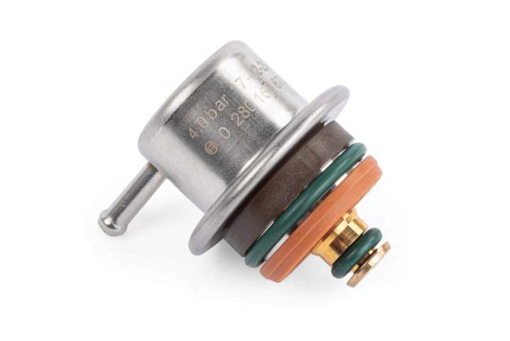Audi TT/TT Quattro / Volkswagen Golf 2000-2006 1.8T Bränsletrycksregulator 4 Bar APR i gruppen Välj bilmodell hos DDESIGN Scandinavia AB (aprZ1000219)