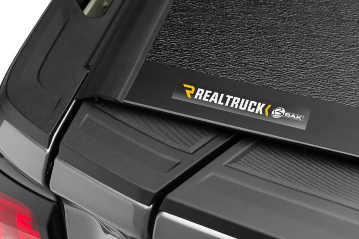 2020-2025 Chevrolet Silverado / GMC Sierra 2500HD/3500HD 8\'2 - Bakflip F1 Flaklock BAK Industries i gruppen Välj bilmodell / Chevrolet hos DDESIGN Scandinavia AB (bak772134)