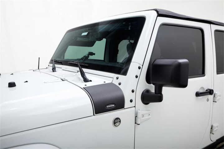 Jeep Wrangler 2007–2018 Trail Armor Cowl Guard Bushwacker i gruppen Välj bilmodell / Jeep / Wrangler JK 2007-2018 / Styling hos DDESIGN Scandinavia AB (bus14015)
