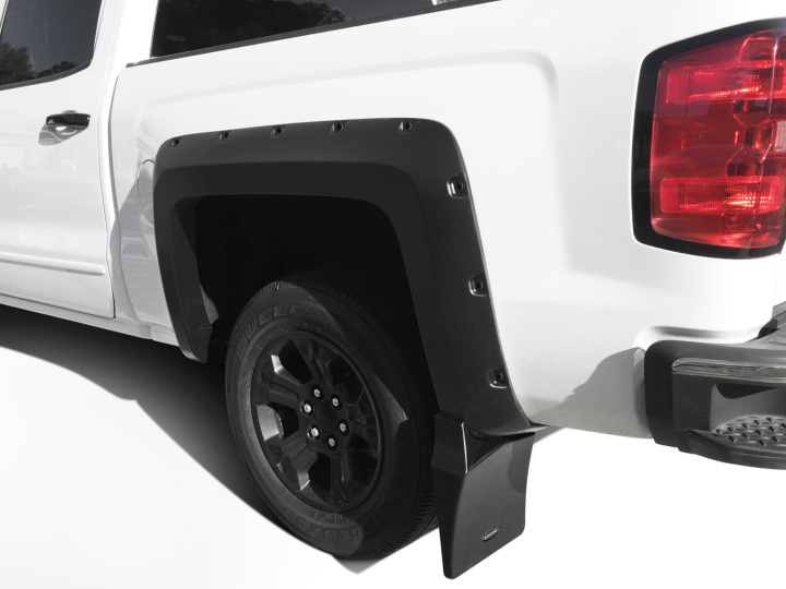 Chevrolet Silverado 1500/2500/3500 2014–2019 Trail Armor Mud Flaps - Endast för Bushwacker Pocket Style Skärmbreddare Bushwacker i gruppen Välj bilmodell / Chevrolet / Silverado 14+ / Styling hos DDESIGN Scandinavia AB (busMUD-40120)