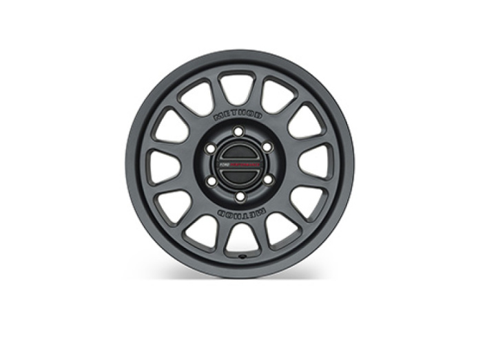 2021-2025 Bronco 17X8.5 Method Grå Fälg Ford Racing i gruppen Välj bilmodell / Ford hos DDESIGN Scandinavia AB (frpM-1007-M1785G)