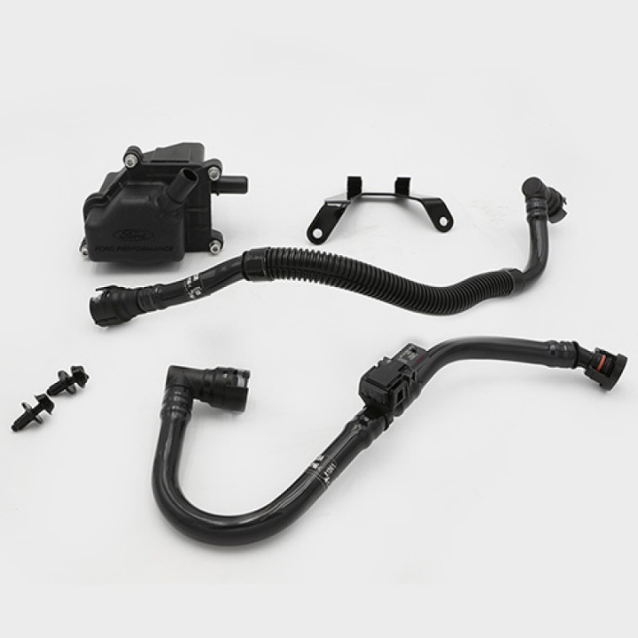 Mustang 2.3L Eco Boost AOS Catchtank (Höger) Ford Racing i gruppen Välj bilmodell / Ford hos DDESIGN Scandinavia AB (frpM-6766-A23S)