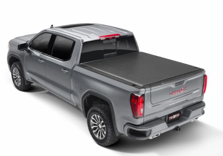 GMC Sierra & Chevrolet Silverado 1500 (New Body) 2019-2020 5ft 8in Lo Pro Flaklock TruXedo i gruppen Välj bilmodell / Chevrolet / Silverado 2019+ hos DDESIGN Scandinavia AB (trx572401)